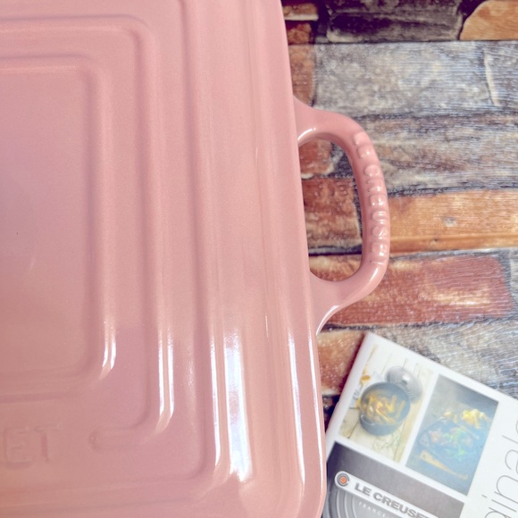 Le Creuset Square Signature Cast Iron in Black Interior (Chiffon Pink) - Picture 4 of 11